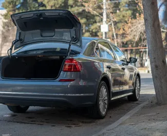 Interni di Volkswagen Passat in affitto in Georgia. Un'ottima auto da 5 posti con cambio Automatico.