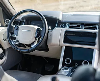 Land Rover Range Rover 2019 disponibile per il noleggio a Tbilisi, con limite di chilometraggio di illimitato.