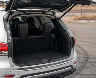 Noleggio Nissan Pathfinder. Auto Comfort, Premium, SUV, Crossover per il noleggio in Georgia ✓ Cauzione di Deposito di 270 GEL ✓ Opzioni assicurative RCT, CDW, Furto.