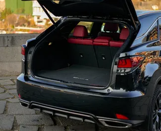 Interni di Lexus RX 350 in affitto in Georgia. Un'ottima auto da 5 posti con cambio Automatico.