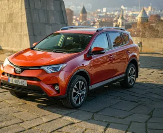 Vista frontale di un noleggio Toyota Rav4 a Tbilisi, Georgia ✓ Auto #9875. ✓ Cambio Automatico TM ✓ 0 recensioni.