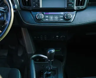 Toyota Rav4 2016 disponibile per il noleggio a Tbilisi, con limite di chilometraggio di illimitato.