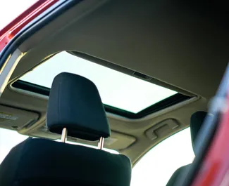 Interni di Toyota Rav4 in affitto in Georgia. Un'ottima auto da 5 posti con cambio Automatico.