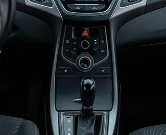 Hyundai Elantra 2016 disponibile per il noleggio a Tbilisi, con limite di chilometraggio di illimitato.