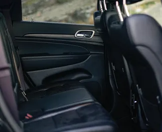 Jeep Grand Cherokee 2021 disponibile per il noleggio a Tbilisi, con limite di chilometraggio di illimitato.