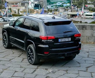 Noleggio auto Jeep Grand Cherokee 2021 in Georgia, con carburante Benzina e 300 cavalli di potenza ➤ A partire da 150 GEL al giorno.