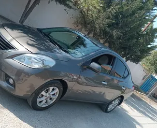 Vista frontale di un noleggio Nissan Sunny a Baku, Azerbaigian ✓ Auto #11902. ✓ Cambio Automatico TM ✓ 0 recensioni.