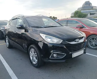 Vista frontale di un noleggio Hyundai Ix35 a Baku, Azerbaigian ✓ Auto #11975. ✓ Cambio Automatico TM ✓ 0 recensioni.
