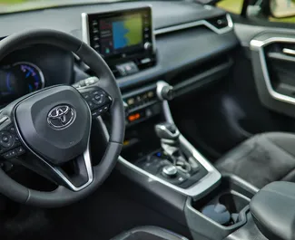 Motore Ibrido da 2,5L di Toyota Rav4 2022 per il noleggio in Becici.