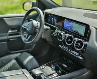 Mercedes-Benz B-Class 2022 disponibile per il noleggio in Becici, con limite di chilometraggio di illimitato.