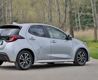 Motore Benzina da 1,5L di Toyota Yaris 2023 per il noleggio in Becici.