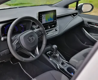Motore Ibrido da 1,8L di Toyota Corolla 2022 per il noleggio in Becici.
