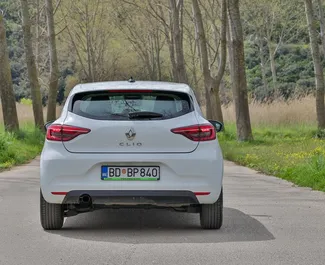 Noleggio Renault Clio 5. Auto Economica per il noleggio in Montenegro ✓ Cauzione di Deposito di 100 EUR ✓ Opzioni assicurative RCT, Passeggeri, All'estero, Giovane.
