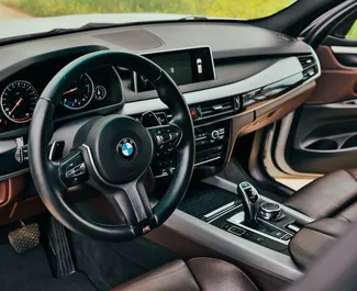 BMW X5 2016 disponibile per il noleggio in Becici, con limite di chilometraggio di illimitato.