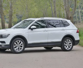 Noleggio Volkswagen Tiguan. Auto Comfort, Crossover per il noleggio in Montenegro ✓ Cauzione di Deposito di 500 EUR ✓ Opzioni assicurative RCT, Passeggeri, Furto.