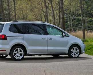 Noleggio Volkswagen Sharan. Auto Comfort, Monovolume per il noleggio in Montenegro ✓ Cauzione di Deposito di 300 EUR ✓ Opzioni assicurative RCT, Passeggeri, Furto.