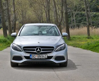 Vista frontale di un noleggio Mercedes-Benz C-Class AMG in Becici, Montenegro ✓ Auto #12156. ✓ Cambio Automatico TM ✓ 0 recensioni.
