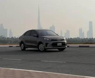 Vista frontale di un noleggio Kia Pegas a Dubai, Emirati Arabi Uniti ✓ Auto #11908. ✓ Cambio Automatico TM ✓ 0 recensioni.