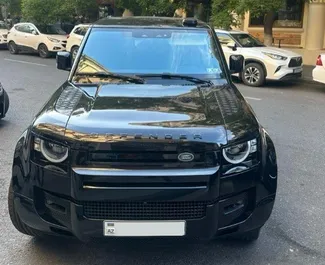 Vista frontale di un noleggio Land Rover Defender a Baku, Azerbaigian ✓ Auto #12191. ✓ Cambio Automatico TM ✓ 0 recensioni.