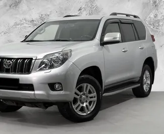Vista frontale di un noleggio Toyota Land Cruiser Prado a Baku, Azerbaigian ✓ Auto #11991. ✓ Cambio Automatico TM ✓ 0 recensioni.