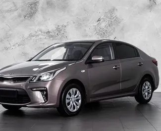 Vista frontale di un noleggio Kia Rio a Baku, Azerbaigian ✓ Auto #12008. ✓ Cambio Automatico TM ✓ 0 recensioni.