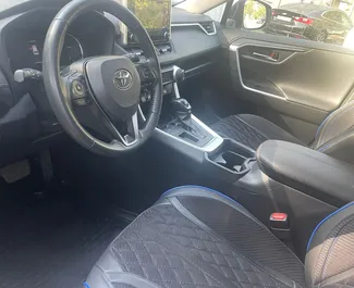 Noleggio Toyota Rav4. Auto Comfort, SUV, Crossover per il noleggio in Azerbaigian ✓ Cauzione di Deposito di 300 AZN ✓ Opzioni assicurative RCT, CDW, Furto.