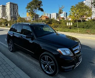 Vista frontale di un noleggio Mercedes-Benz GLK a Tirana, Albania ✓ Auto #11880. ✓ Cambio Automatico TM ✓ 0 recensioni.