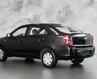 Vista frontale di un noleggio Chevrolet Cobalt a Baku, Azerbaigian ✓ Auto #12003. ✓ Cambio Automatico TM ✓ 0 recensioni.