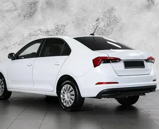 Vista frontale di un noleggio Skoda Rapid a Baku, Azerbaigian ✓ Auto #12004. ✓ Cambio Automatico TM ✓ 0 recensioni.