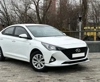 Vista frontale di un noleggio Hyundai Accent a Baku, Azerbaigian ✓ Auto #9087. ✓ Cambio Automatico TM ✓ 0 recensioni.