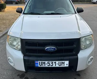 Vista frontale di un noleggio Ford Escape a Tbilisi, Georgia ✓ Auto #11897. ✓ Cambio Automatico TM ✓ 0 recensioni.
