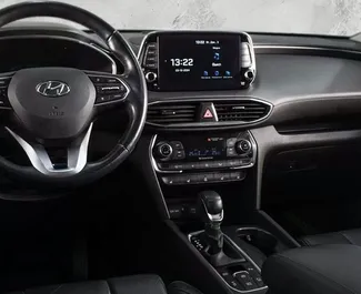 Noleggio Hyundai Santa Fe. Auto Comfort, Crossover per il noleggio in Azerbaigian ✓ Cauzione di Deposito di 300 AZN ✓ Opzioni assicurative RCT, CDW, SCDW, FDW, Passeggeri, Furto, Giovane, Senza deposito.