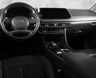 Noleggio Hyundai Sonata. Auto Comfort, Premium per il noleggio in Azerbaigian ✓ Cauzione di Deposito di 300 AZN ✓ Opzioni assicurative RCT, CDW, SCDW, FDW, Passeggeri, Furto, Giovane, Senza deposito.
