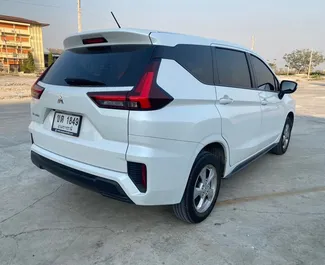 Mitsubishi Xpander 2023 disponibile per il noleggio all'aeroporto Suvarnabhumi di Bangkok, con limite di chilometraggio di illimitato.