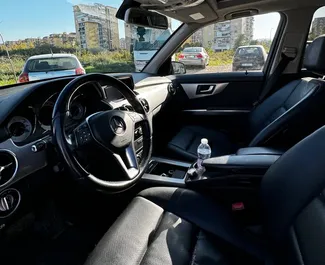 Mercedes-Benz GLK 2013 disponibile per il noleggio a Tirana, con limite di chilometraggio di illimitato.
