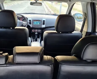 Noleggio Peugeot 4007. Auto Comfort, SUV per il noleggio in Albania ✓ Cauzione di Deposito di 100 EUR ✓ Opzioni assicurative RCT, FDW, Giovane.