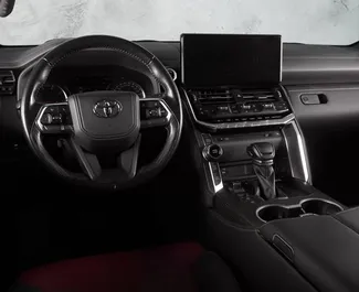 Noleggio Toyota Land Cruiser 300. Auto Premium, SUV per il noleggio in Azerbaigian ✓ Cauzione di Deposito di 1000 AZN ✓ Opzioni assicurative RCT, CDW, SCDW, FDW, Passeggeri, Furto, Senza deposito.