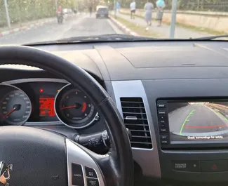 Peugeot 4007 2011 disponibile per il noleggio all'aeroporto di Tirana, con limite di chilometraggio di illimitato.