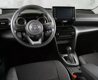 Noleggio Toyota Yaris Cross. Auto Economica, Crossover per il noleggio in Azerbaigian ✓ Cauzione di Deposito di 300 AZN ✓ Opzioni assicurative RCT, CDW, SCDW, FDW, Passeggeri, Furto, Giovane, Senza deposito.