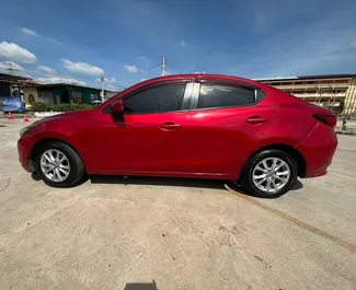 Noleggio Mazda 2. Auto Economica per il noleggio in Thailandia ✓ Cauzione di Deposito di 5000 THB ✓ Opzioni assicurative RCT, CDW, SCDW, Giovane.
