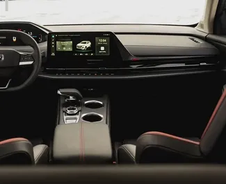 Interni di Changan CS55 Plus in affitto in Azerbaigian. Un'ottima auto da 5 posti con cambio Automatico.