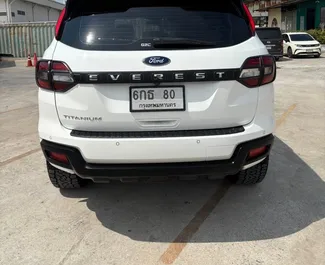 Noleggio Ford Everest. Auto Comfort, Premium, SUV per il noleggio in Thailandia ✓ Cauzione di Deposito di 20000 THB ✓ Opzioni assicurative RCT, CDW, SCDW, Giovane.
