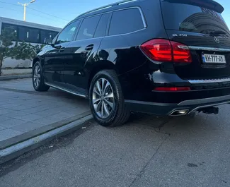 Noleggio auto Mercedes-Benz GL450 2014 in Georgia, con carburante Benzina e 362 cavalli di potenza ➤ A partire da 265 GEL al giorno.