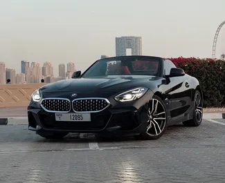 Vista frontale di un noleggio BMW Z4 a Dubai, Emirati Arabi Uniti ✓ Auto #11916. ✓ Cambio Automatico TM ✓ 0 recensioni.