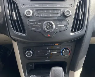 Ford Focus 2018 con sistema A trazione anteriore, disponibile a Tbilisi.