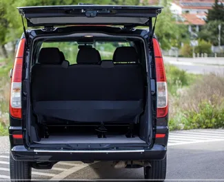 Mercedes-Benz Vito 116 2017 disponibile per il noleggio in Becici, con limite di chilometraggio di illimitato.