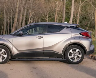 Toyota C-HR 2018 disponibile per il noleggio in Becici, con limite di chilometraggio di illimitato.