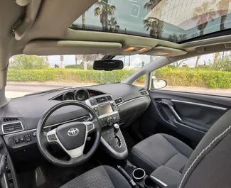 Noleggio Toyota Verso. Auto Economica, Monovolume per il noleggio in Spagna ✓ Cauzione di Deposito di 400 EUR ✓ Opzioni assicurative RCT.