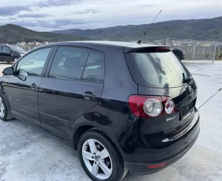 Noleggio Volkswagen Golf Plus. Auto Economica, Comfort, Monovolume per il noleggio in Albania ✓ Cauzione di Deposito di 100 EUR ✓ Opzioni assicurative RCT, FDW, All'estero.