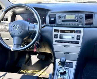 Toyota Corolla 2008 disponibile per il noleggio all'aeroporto di Tirana, con limite di chilometraggio di illimitato.